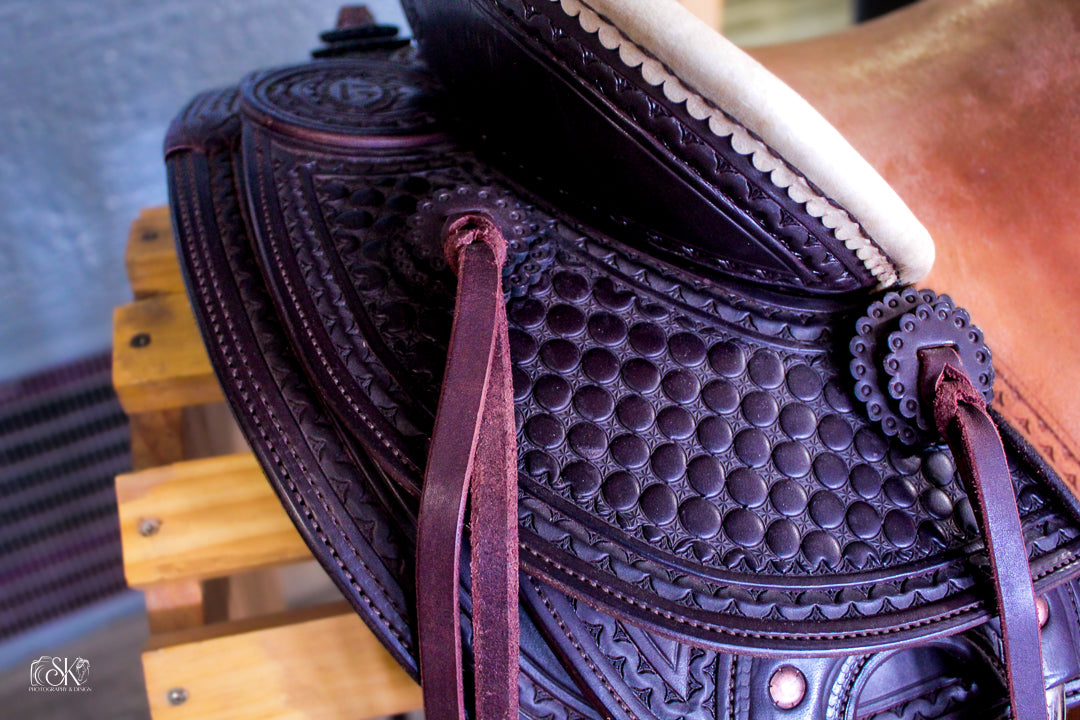 WESTERN SADDLE RAWHIDE